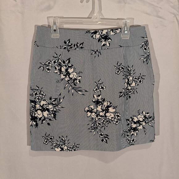 2 / $30.00 - S.C. & CO. Ladies Size 8 Pull On Stripe & Flower Pattern Skorts - Picture 1 of 6